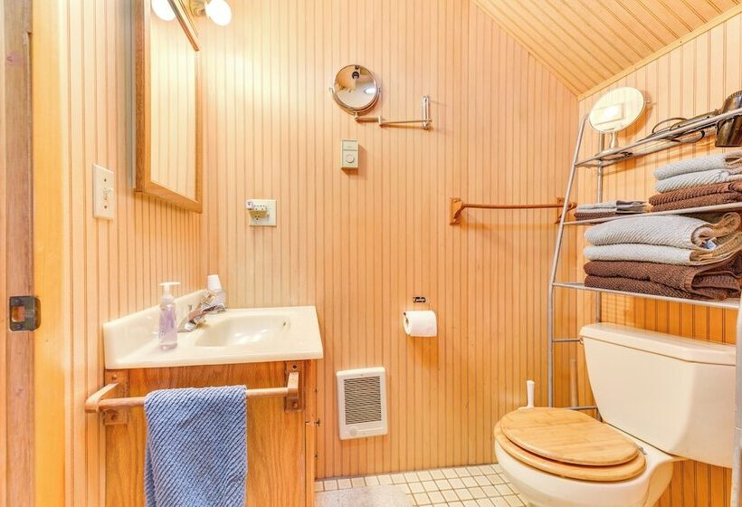 Waterfront Grapeview Escape W/ Boat Dock & Views!