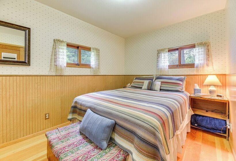 Waterfront Grapeview Escape W/ Boat Dock & Views!