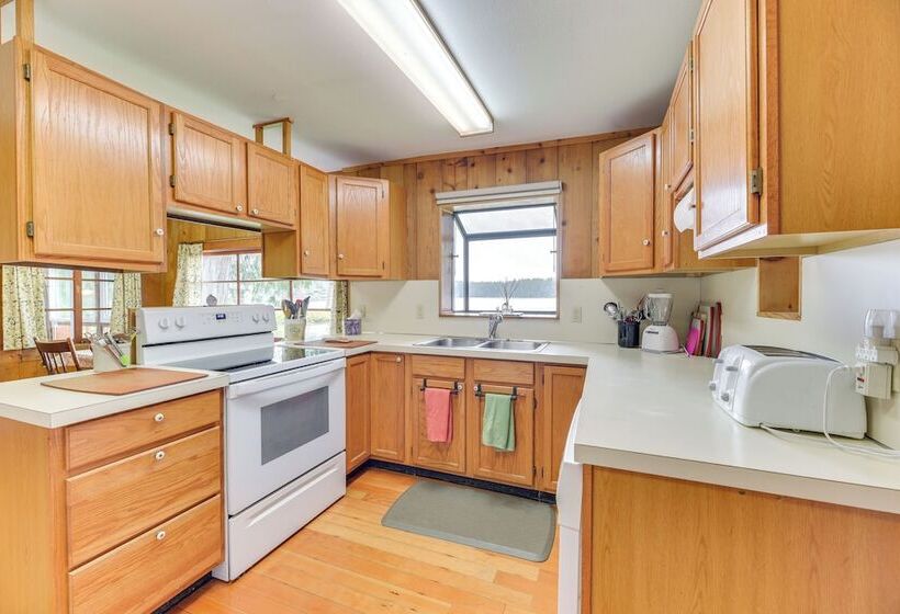 Waterfront Grapeview Escape W/ Boat Dock & Views!