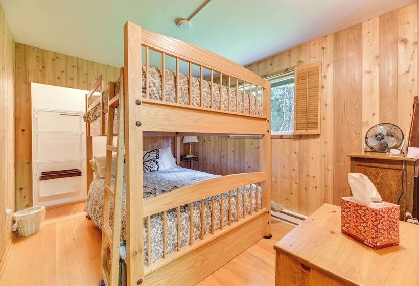 Waterfront Grapeview Escape W/ Boat Dock & Views!