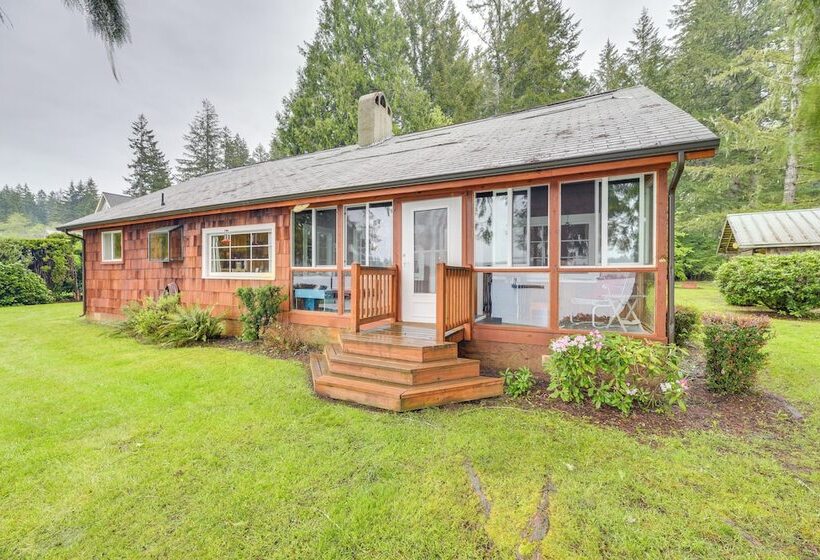 Waterfront Grapeview Escape W/ Boat Dock & Views!