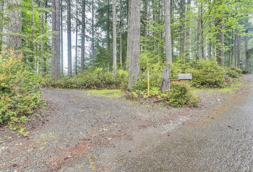 Waterfront Grapeview Escape W/ Boat Dock & Views!