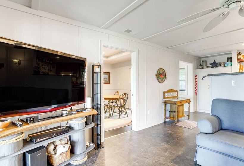 Waterfront Maryland Retreat W/ Dock & Bay View!