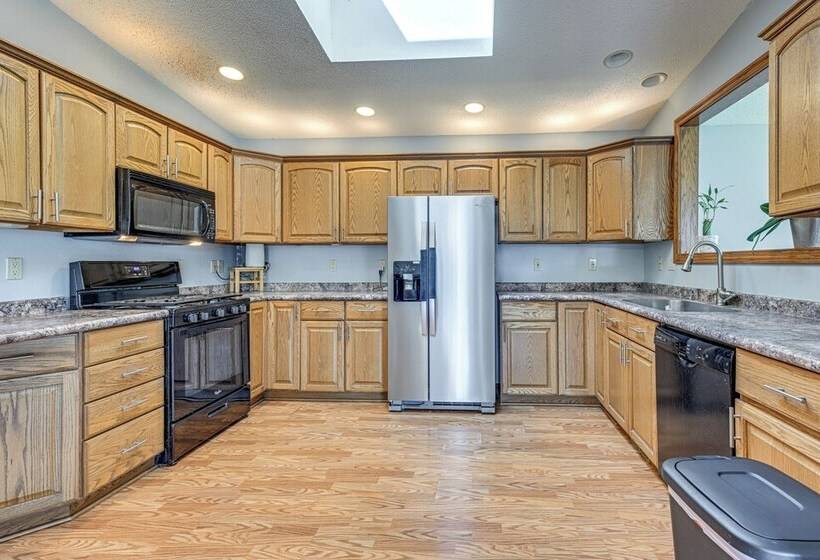 Wausau Home W/ Deck Near Rib Mountain State Park!