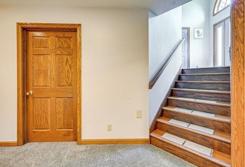 Wausau Home W/ Deck Near Rib Mountain State Park!