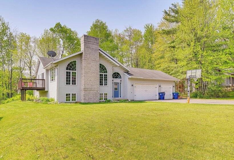 Wausau Home W/ Deck Near Rib Mountain State Park!