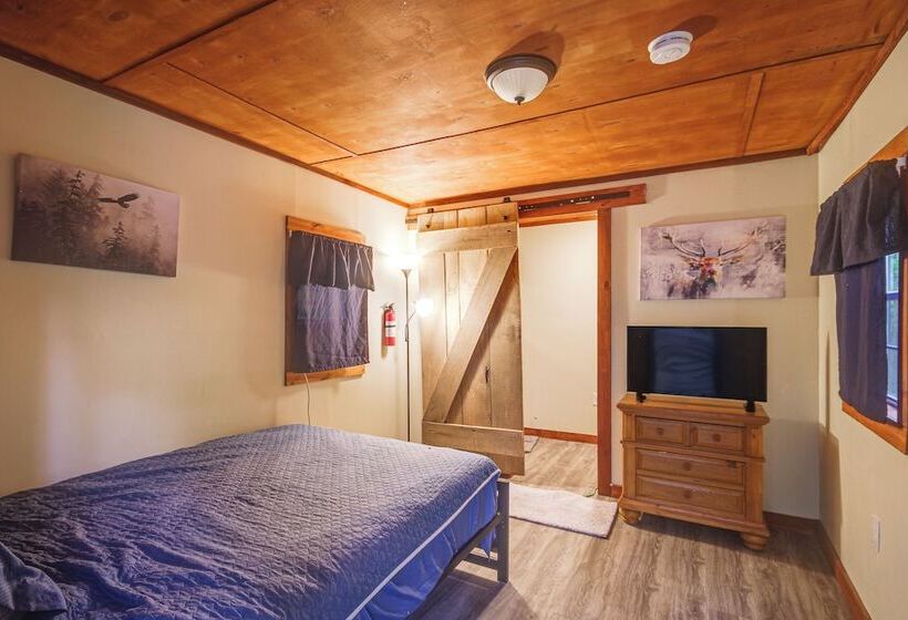 Wesson Cabin W/ Private Beach, Fishing & Hiking!