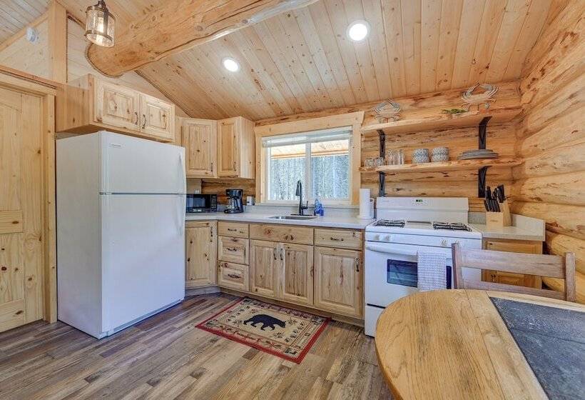 Woodsy Cabin Near Kenai River: Great For Anglers!