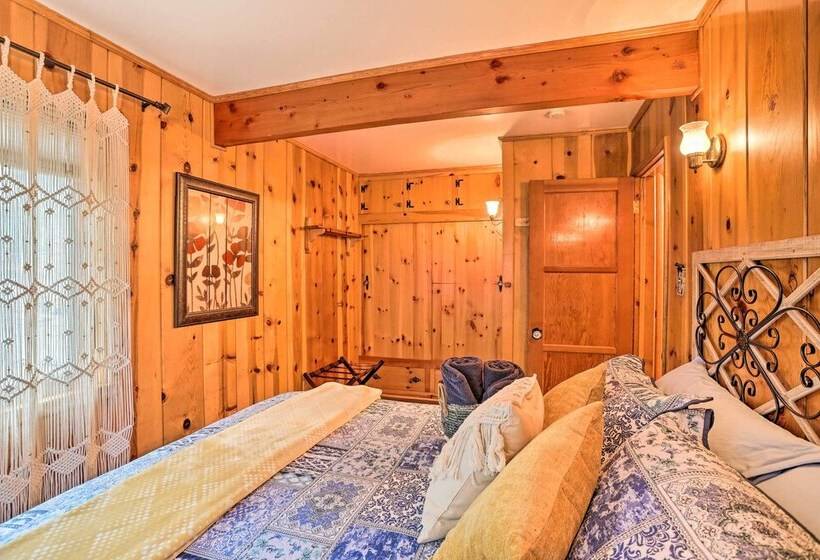 Wrightwood Cabin W/ Cozy Interior!