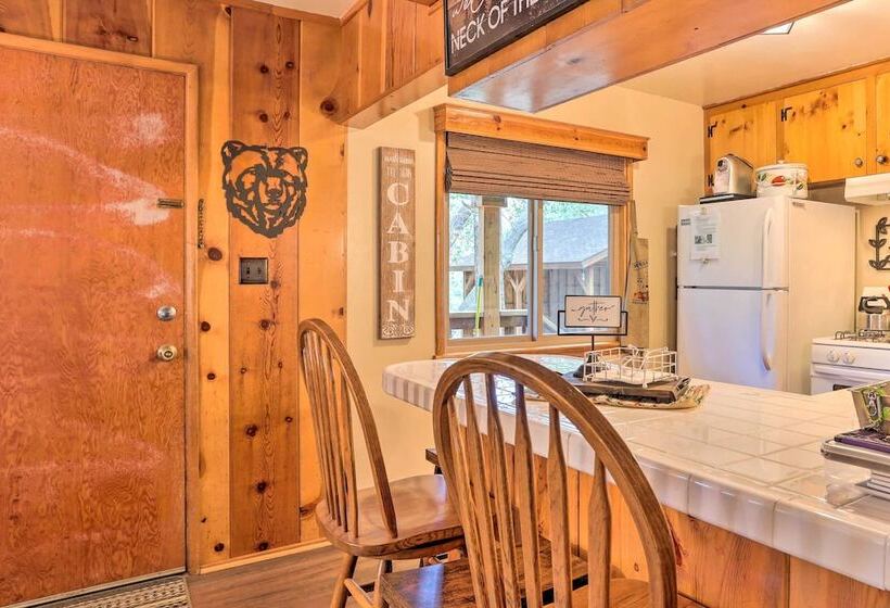 Wrightwood Cabin W/ Cozy Interior!