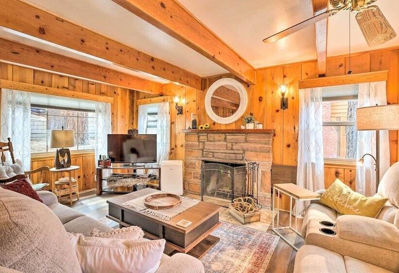 Wrightwood Cabin W/ Cozy Interior!