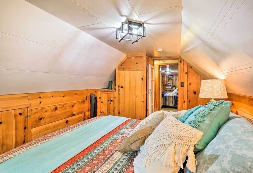 Wrightwood Cabin W/ Cozy Interior!