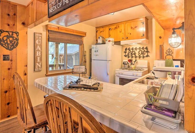 Wrightwood Cabin W/ Cozy Interior!