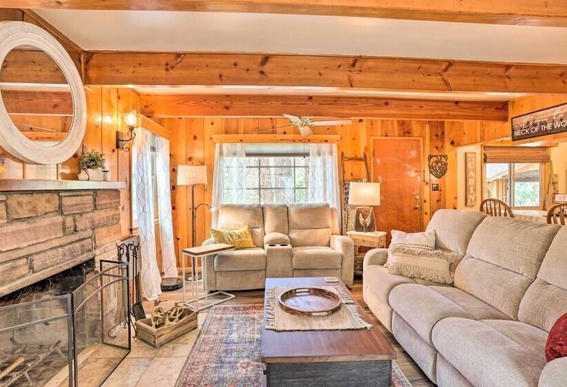Wrightwood Cabin W/ Cozy Interior!