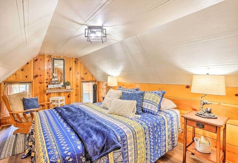 Wrightwood Cabin W/ Cozy Interior!