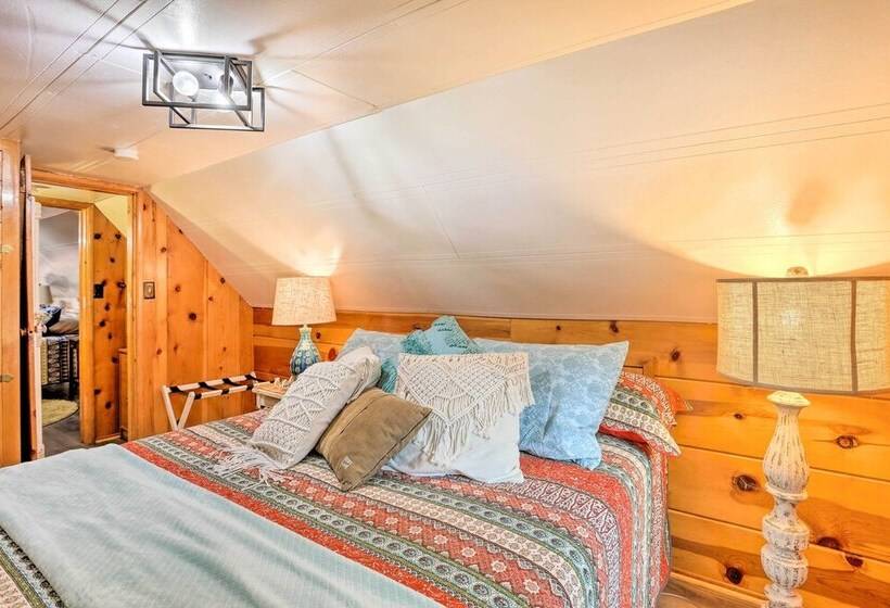 Wrightwood Cabin W/ Cozy Interior!