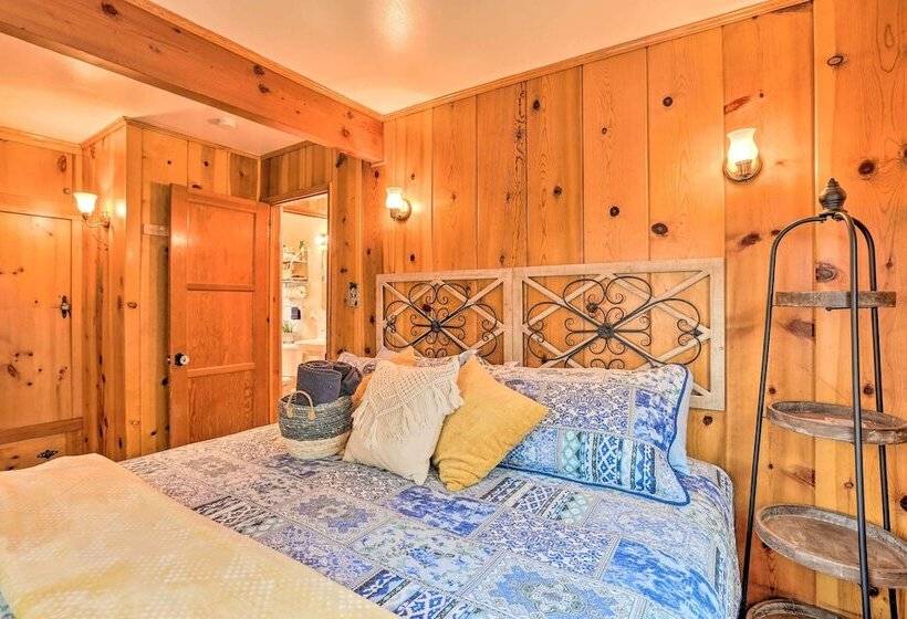 Wrightwood Cabin W/ Cozy Interior!