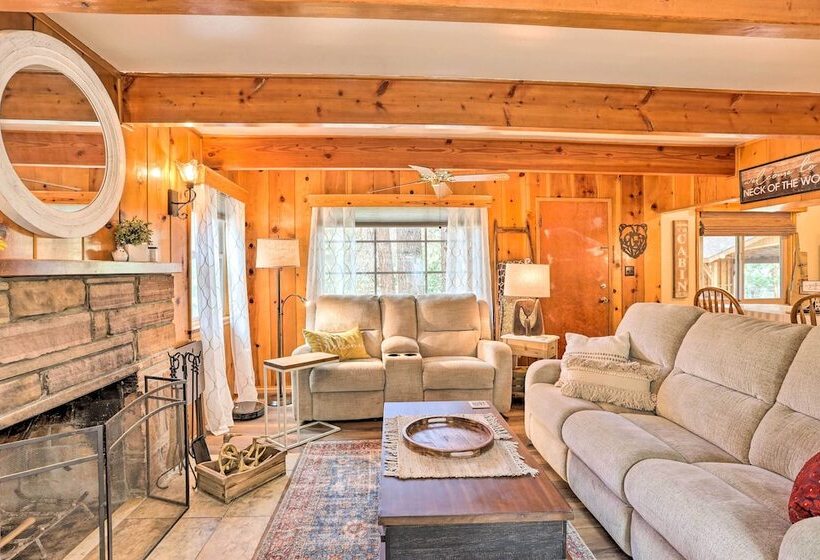 Wrightwood Cabin W/ Cozy Interior!