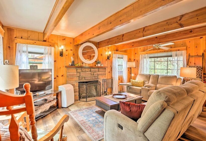 Wrightwood Cabin W/ Cozy Interior!
