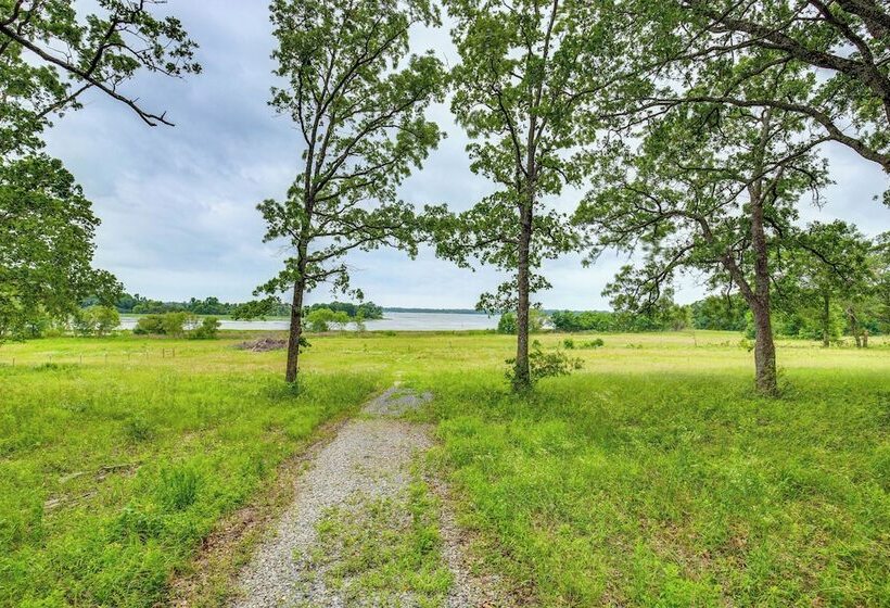 Yantis Retreat On 10 Acres: Steps To Lake Fork!