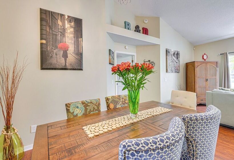 Zephyrhills Home   Lanai & Grill, Near Theme Parks