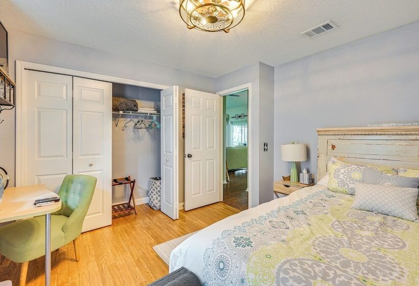 Zephyrhills Home   Lanai & Grill, Near Theme Parks