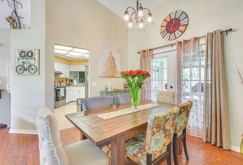 Zephyrhills Home   Lanai & Grill, Near Theme Parks