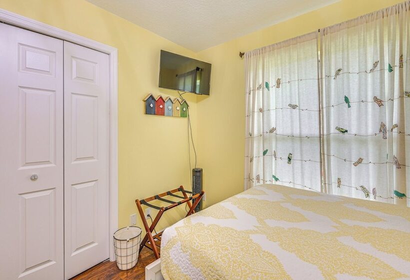 Zephyrhills Home   Lanai & Grill, Near Theme Parks