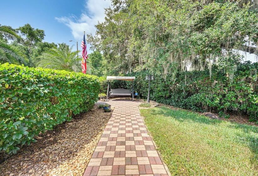 Zephyrhills Home   Lanai & Grill, Near Theme Parks