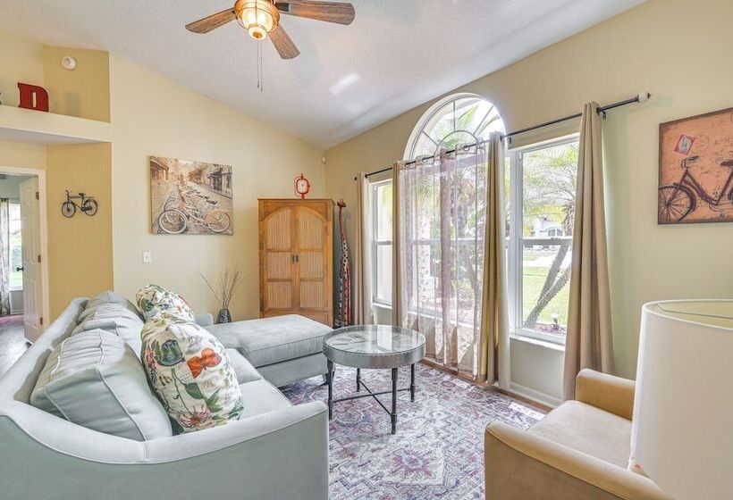 Zephyrhills Home   Lanai & Grill, Near Theme Parks