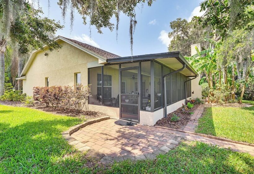 Zephyrhills Home   Lanai & Grill, Near Theme Parks