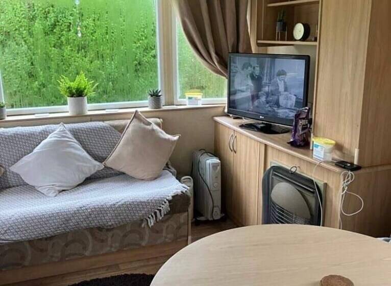 2 Bed Caravan In Mablethorpe Sea Front Location