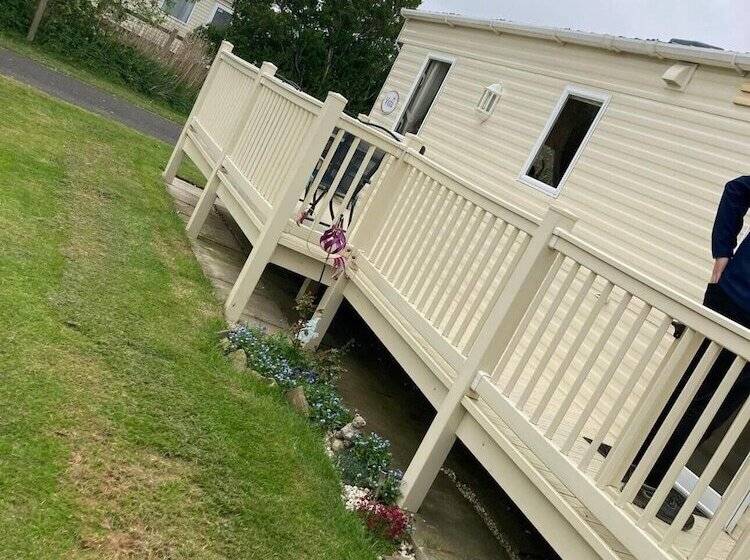 2 Bed Caravan In Mablethorpe Sea Front Location