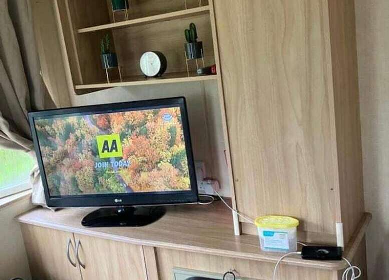 2 Bed Caravan In Mablethorpe Sea Front Location