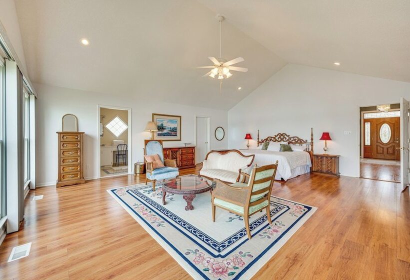 Lakefront Troutman House W/ Spectacular Sunsets!