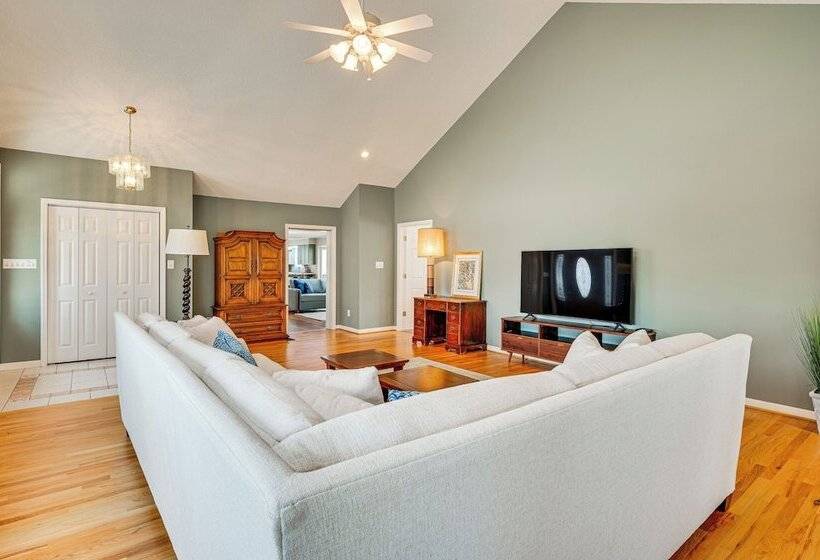 Lakefront Troutman House W/ Spectacular Sunsets!