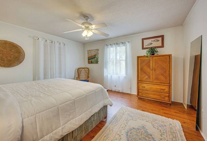 Lakefront Troutman House W/ Spectacular Sunsets!