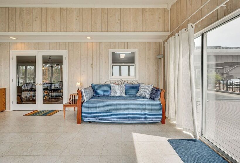 Lakefront Troutman House W/ Spectacular Sunsets!