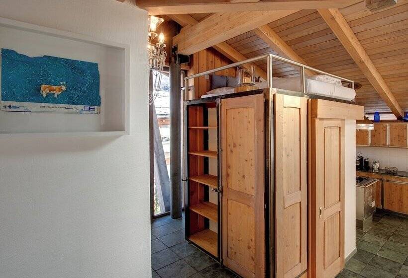 Backstage Hotel Serviced Apartments