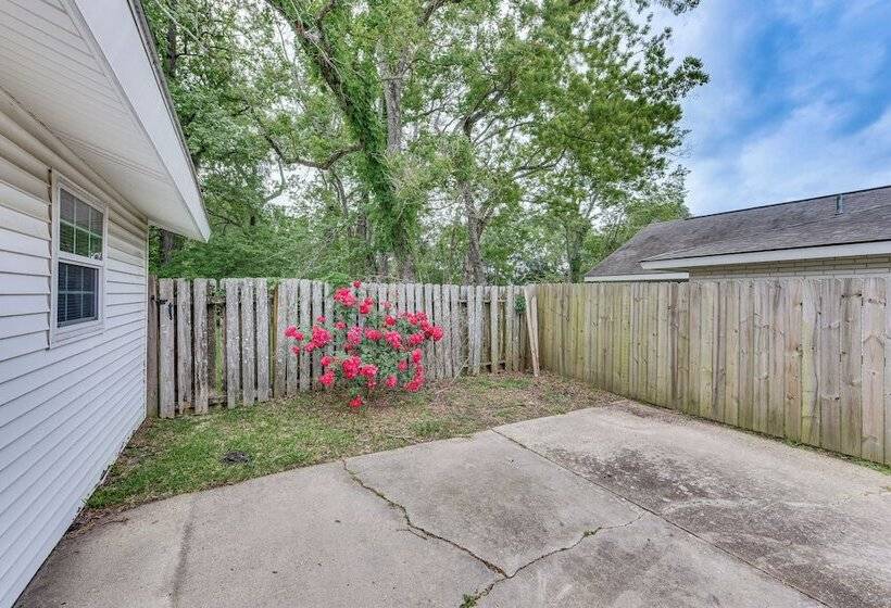 Baton Rouge Home W/ Yard ~ 14 Mi To Downtown!