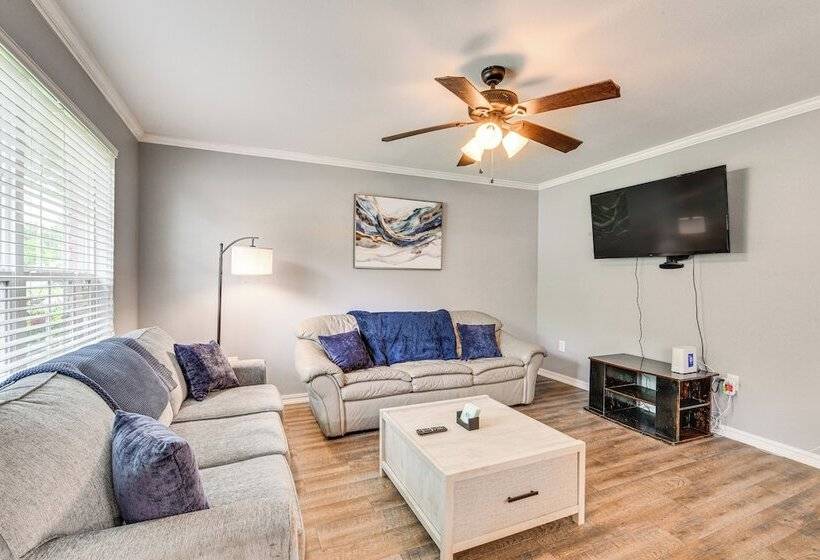 Baton Rouge Home W/ Yard ~ 14 Mi To Downtown!