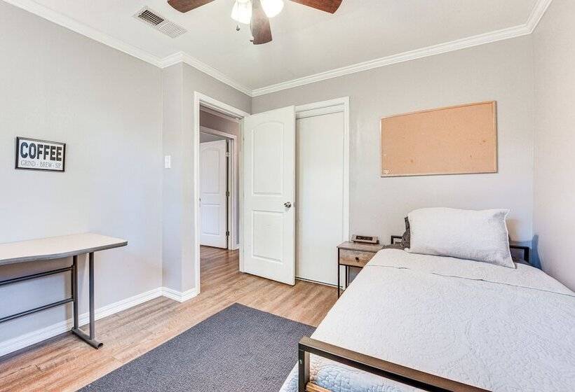 Baton Rouge Home W/ Yard ~ 14 Mi To Downtown!