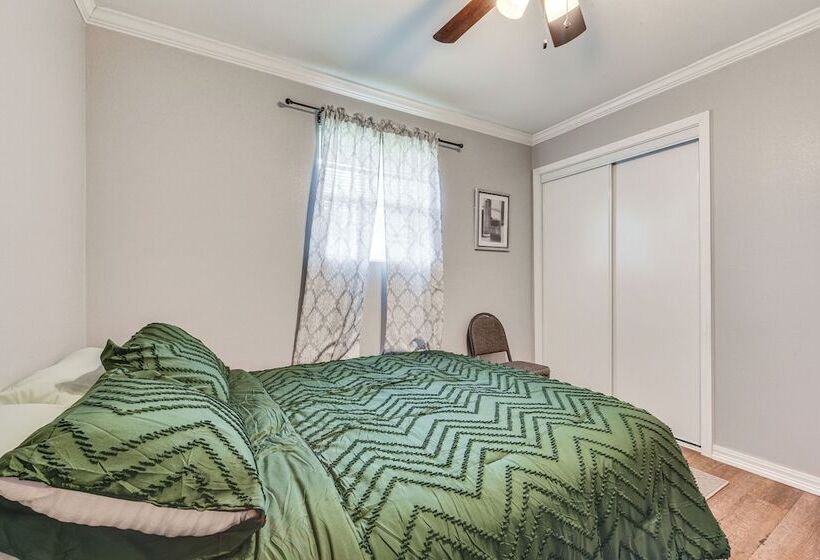 Baton Rouge Home W/ Yard ~ 14 Mi To Downtown!