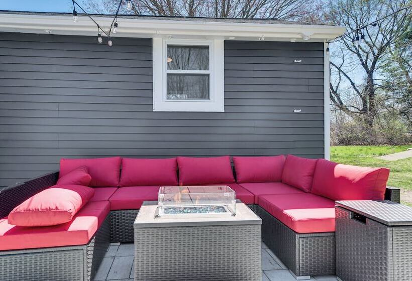 Beautiful Eliot Retreat W/ Fire Pit & Game Room!