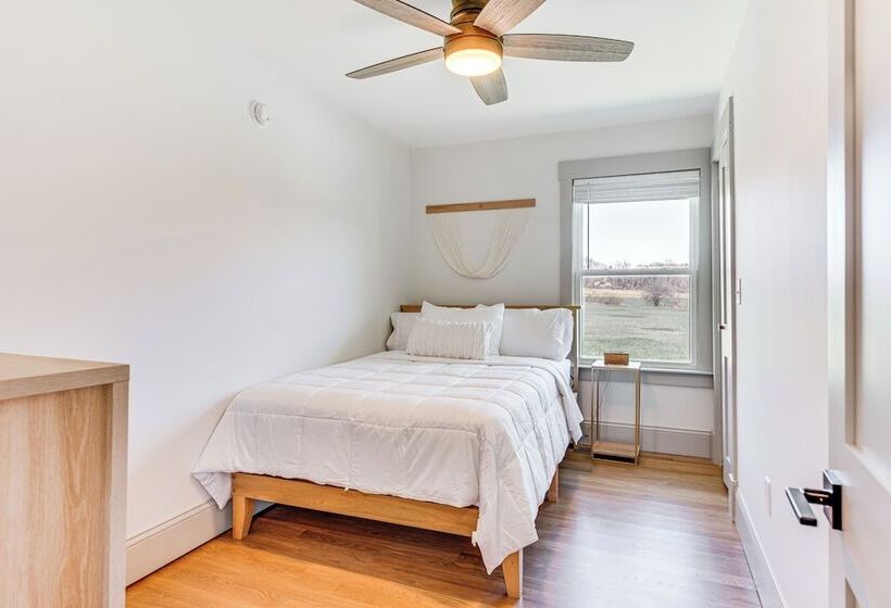 Beautiful Eliot Retreat W/ Fire Pit & Game Room!