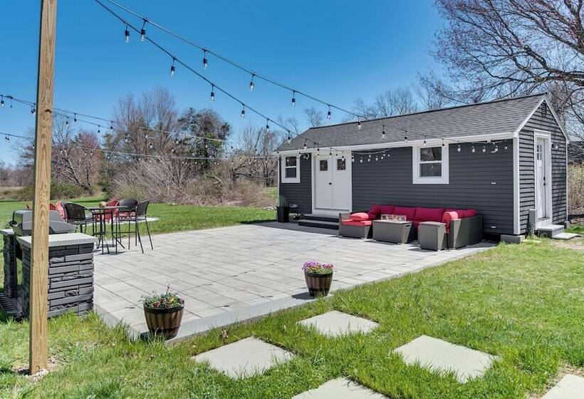 Beautiful Eliot Retreat W/ Fire Pit & Game Room!