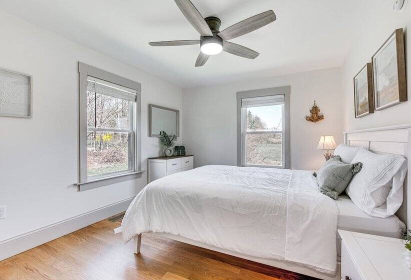 Beautiful Eliot Retreat W/ Fire Pit & Game Room!