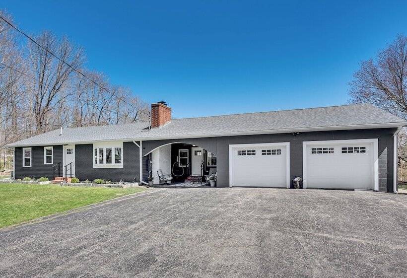 Beautiful Eliot Retreat W/ Fire Pit & Game Room!