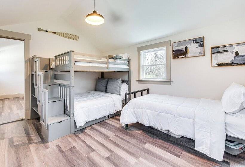 Beautiful Eliot Retreat W/ Fire Pit & Game Room!