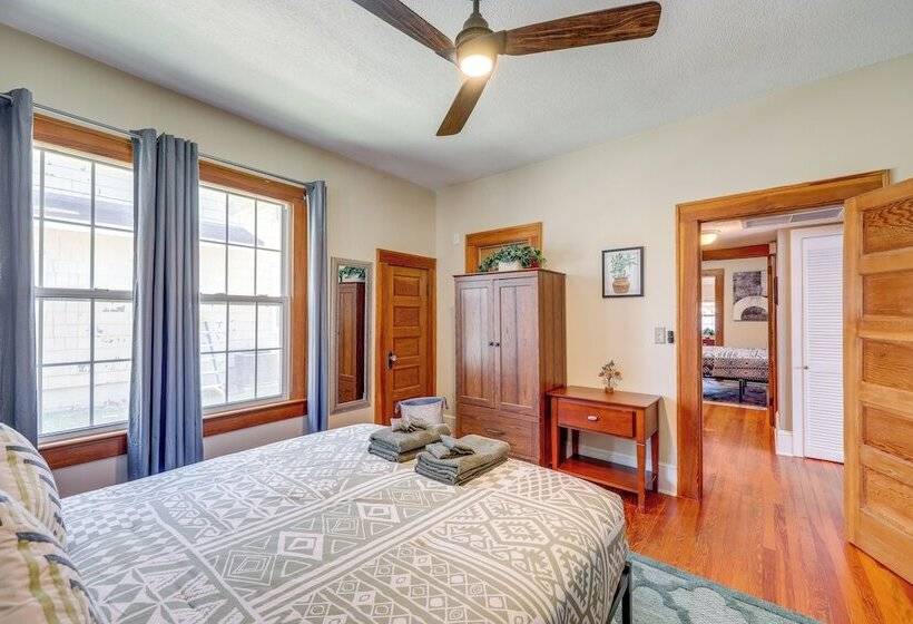 Beautiful Jacksonville Home: Walkable Location!